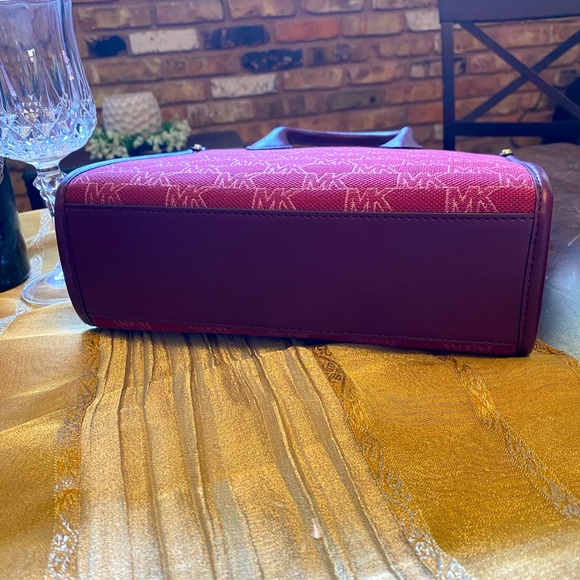 New with Tags - Michael Kors combination purse and wallet. - Picture 4 of 15